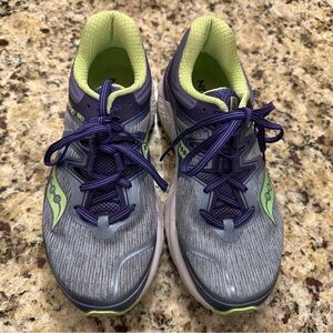 Saucony woman’s tennis shoes size 8